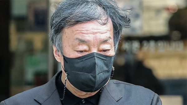 '억대 뒷돈' 윤우진 전 용산세무서장, 첫 재판서 혐의 부인