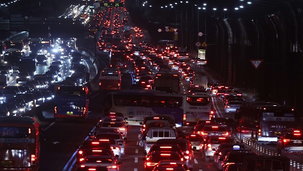  도로공사 "귀성길 정체 새벽 5~6시 시작‥오늘 가장 혼잡" 