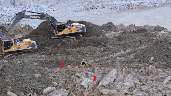 '토사 붕괴' 양주 채석장 이틀째 실종자 수색 