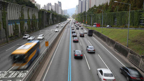 설 당일 귀성·귀경길 혼잡‥"부산→서울 8시간 10분"