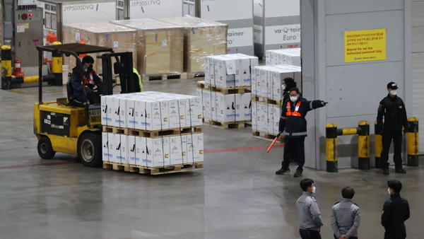 직계약 화이자 코로나19 백신 61만5천회분 내일 도착