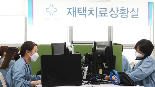 재택치료 16만명 육박‥집중관리군 손 물기 제거 후 산소포화도 측정해야