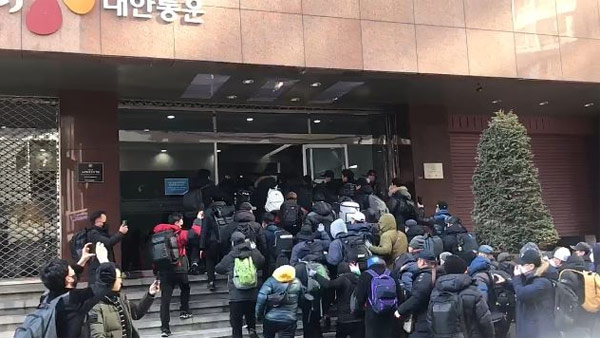 택배노조, CJ대한통운 본사 점거농성 돌입‥"파업 45일째, 대화 나서라"