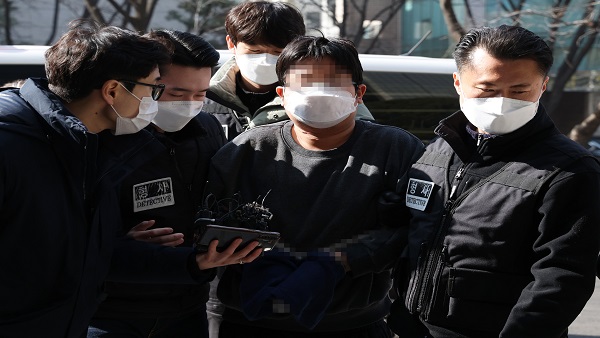 '부모·형 살해' 30대 구속‥"혐의 소명·도망 염려"