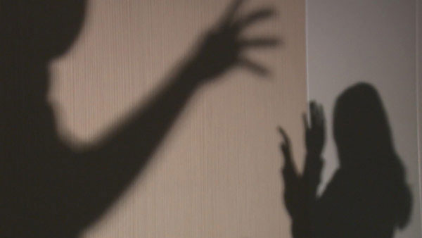 친딸 흉기로 위협하고 성폭행한 50대 검찰 송치