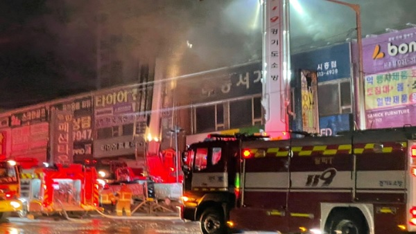 경기 시흥 대야동 가구 상가에 불‥5시간 만에 진화