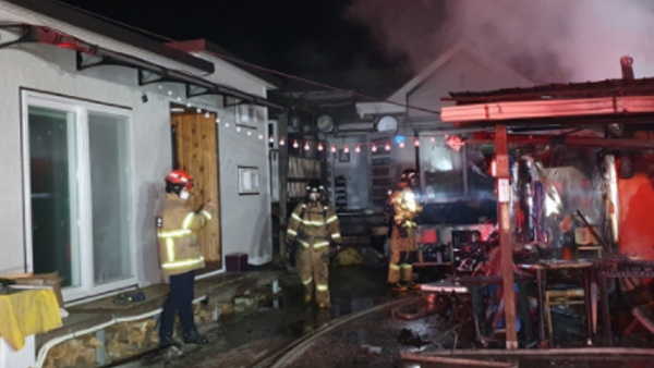 충북 충주시 앙성면 주택 별채에서 불…1명 부상