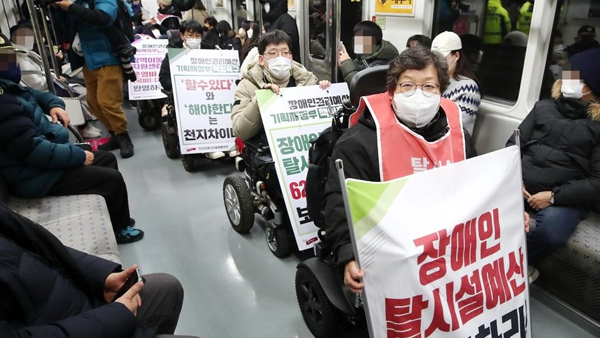 장애인 단체, 지하철 시위 잠정 중단‥"대선후보들 지켜볼 것"