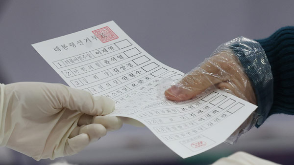 "투표란 코팅돼 도장 절반만 찍혀" 유언비어 확산‥선관위 "가짜 정보"