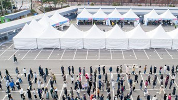 오후 9시까지 20만 4천여 명 확진 어제보다 11만 4천여 명 적어