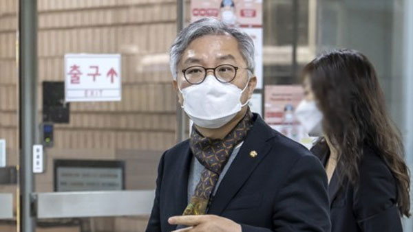 '조국 아들 허위인턴' 최강욱 "전 검찰총장의 기획 수사" 비판