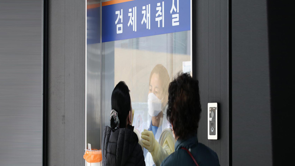 신규확진 42만 4641명‥사망 432명, 위중증은 1301명으로 최다