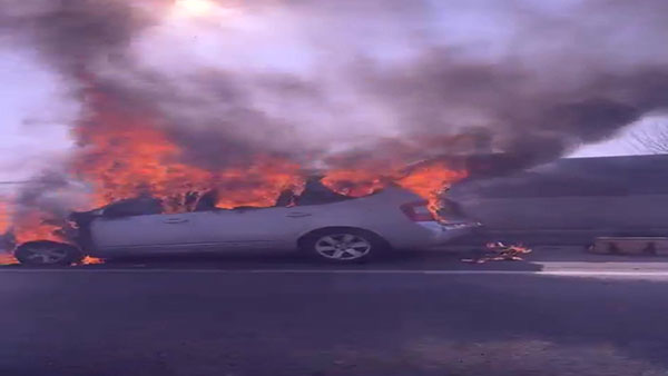 서해안고속도로서 달리던 SUV 불‥차량 전소 