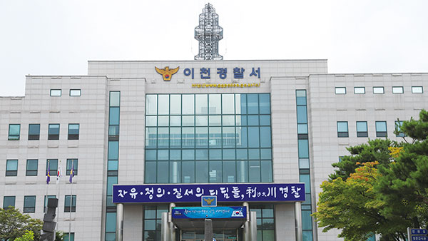 금은방 침입해 귀금속 훔쳐 달아난 남성 2명‥경찰 "추적중"