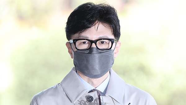 한동훈 첫 출근 "'검수완박' 명분 없는 야반도주" 맹비난