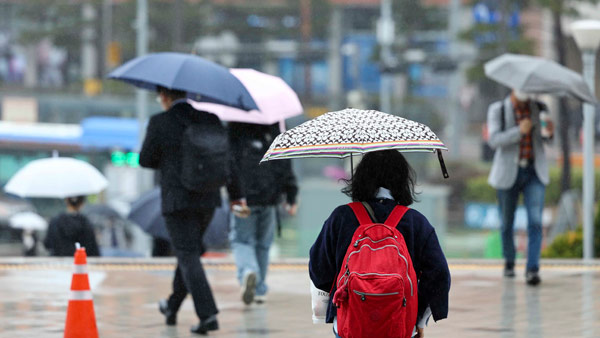 [날씨] 퇴근길 중부 곳곳 벼락 비‥내일 맑고 기온 올라