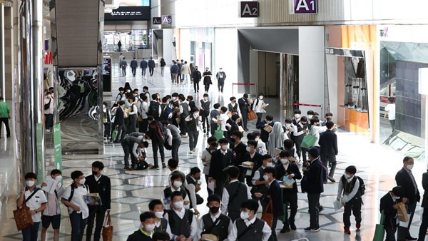 "한동안 신규 확진자 감소 추세‥다음 주 1만 명 이하 될 수도" 