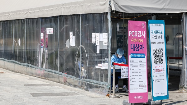 오후 9시까지 신규확진 2만 6412명‥2주 전보다 1/3 감소