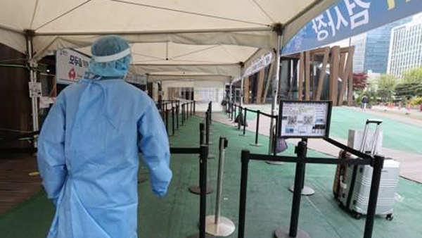 오후 9시까지 4천 827명 확진‥전날보다 4천 5백여명 감소 