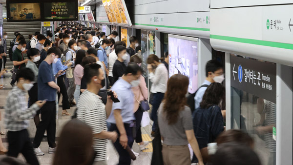 내일부터 서울지하철 2·5·8호선 심야 운행‥8월엔 모든 노선 