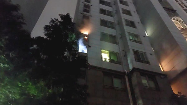 서울 동작구 아파트서 화재‥주민 50명 대피 