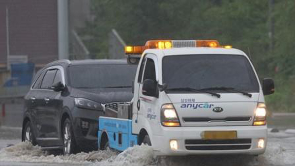 '물폭탄' 경기북부서 학교·차량 물에 잠기고 토사 쏟아져