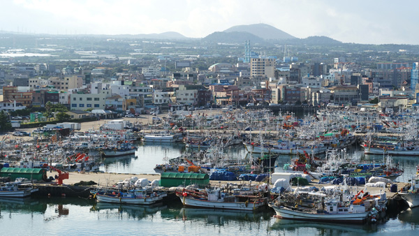 제주 한림항에서 어선 화재‥진압 중