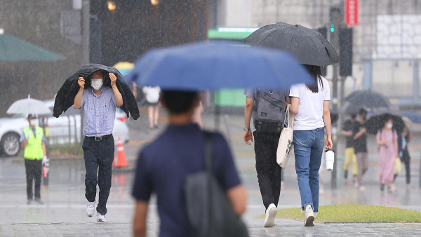 [날씨] 무더위 속 전국 대부분 비