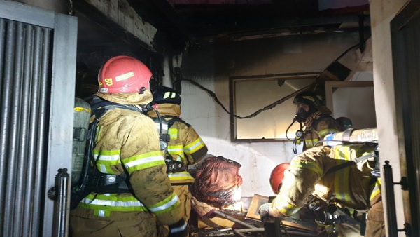 경남 통영 단독주택 화재‥60대 남성 숨져