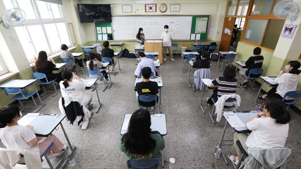 7급 이상 공무원 시험 응시연령 18세로 하향‥5급 공채 선택과목 폐지