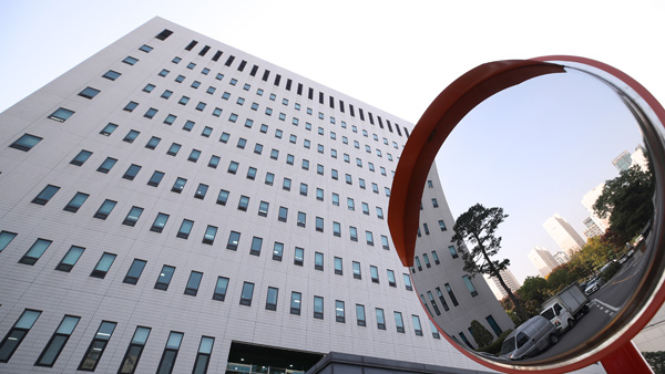 '김봉현 술접대 의혹' 전·현직 검사 징역 6개월 구형