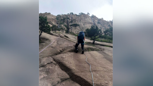 설악산에서 암벽 등반하던 50대 남성 20미터 아래로 추락