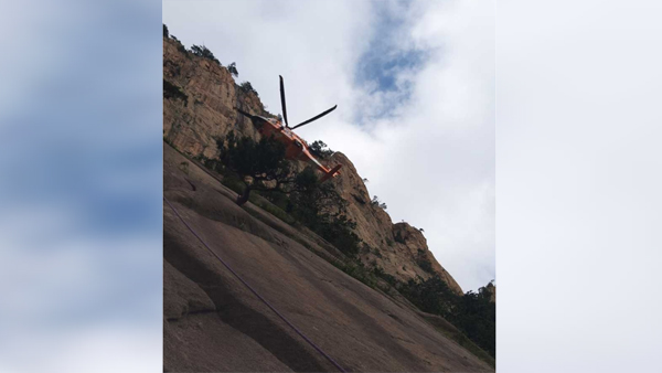 설악산에서 암벽 등반하던 50대 남성 20미터 아래로 추락