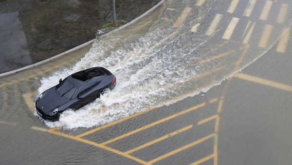 울산 울주군서 차량 하천에 휩쓸려가‥2명 스스로 대피