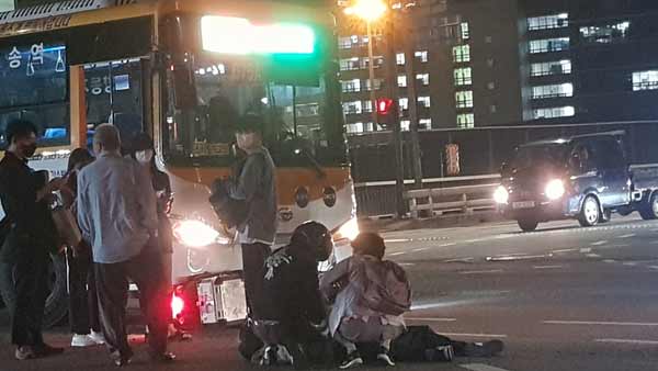 서울 은평서, 버스와 오토바이 충돌‥1명 부상