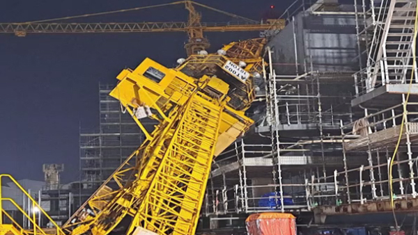 현대중공업 내에서 대형 타워크레인 쓰러져‥인명피해는 없어
