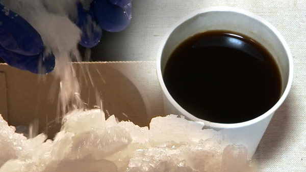 필로폰 넣은 커피 먹이고 사기 도박한 일당 구속 기소