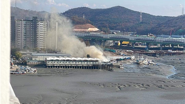 경기 시흥 냉동창고서 불‥50분 만에 진화