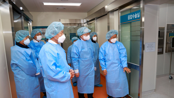 준중증 병상 가동률 50% 육박‥"즉각 대응 병상 모니터링 중"