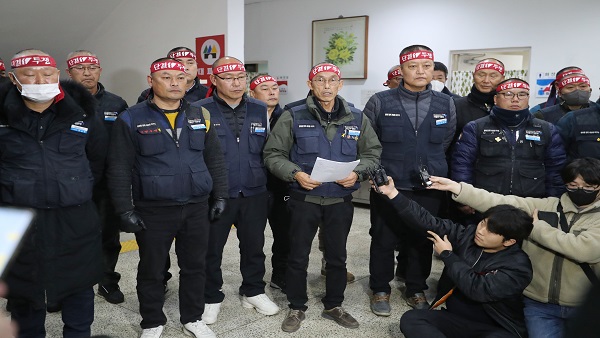 화물연대 "파업 철회 여부, 내일 조합원 총투표로 결정"