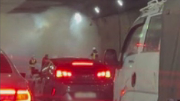 서울 내부순환로 홍지문터널 차량 화재‥한때 정체