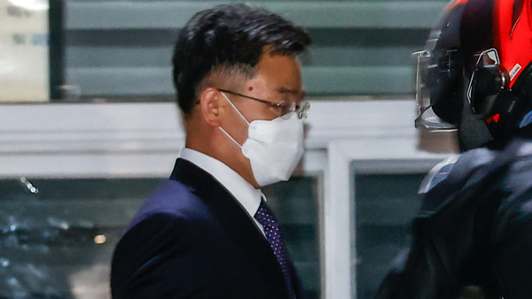 '김만배 재산은닉' 화천대유 대표·쌍방울 전 부회장 구속영장