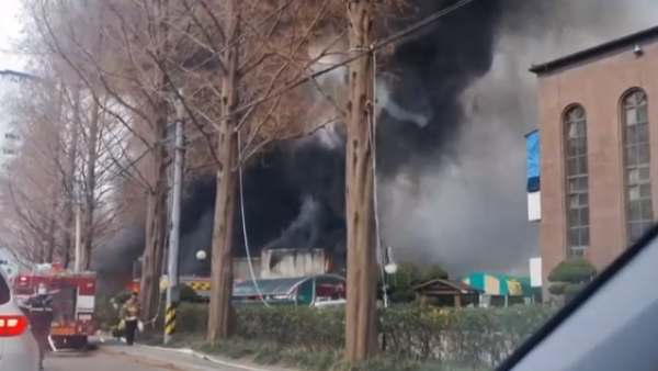 영덕 식자재 가게 불 5시간 만에 완진‥인명피해 없어