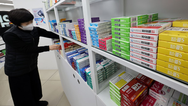 감기약 사재기 우려에 정부 "구매 제한 조치 추진"