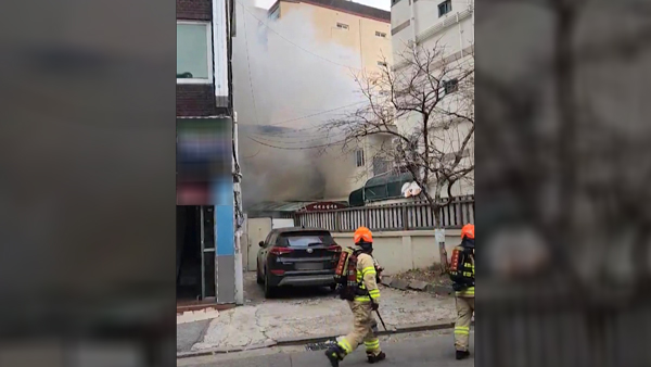 서울 금천구 다세대 주택서 불‥주민 2명 대피