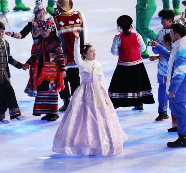 황희 장관, 한복 논란에 "양국 관계에 오해 소지 생길 수 있어"