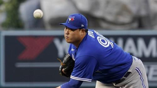 류현진, 오타니와의 한·일 선발 맞대결 '완승'‥시즌 2승