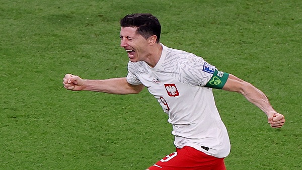 [월드컵] 레반도프스키 데뷔 골‥폴란드, 사우디에 2-0 승