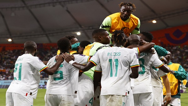 [월드컵] 세네갈, 조 2위로 극적 16강행‥에콰도르에 2대1 승