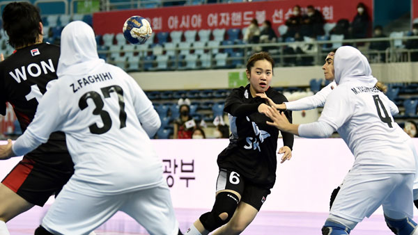 한국, 이란 꺾고 아시아 여자핸드볼선수권 4강행‥중국과 준결승